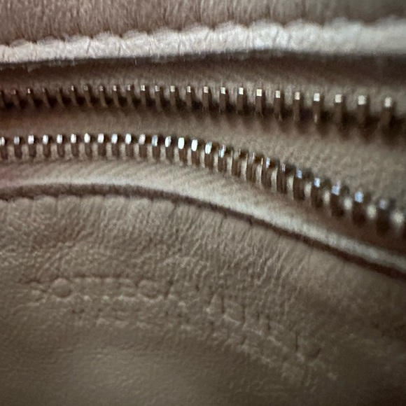 Gently used Bottega Veneta Cassette Messenger Bag Maxi Intrecciato Leather - Picture 4 of 6